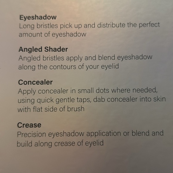 Glitz & Glam Bow makeup brushes viral 🎀🎀🎀💎💎💎 - Picture 10 of 14